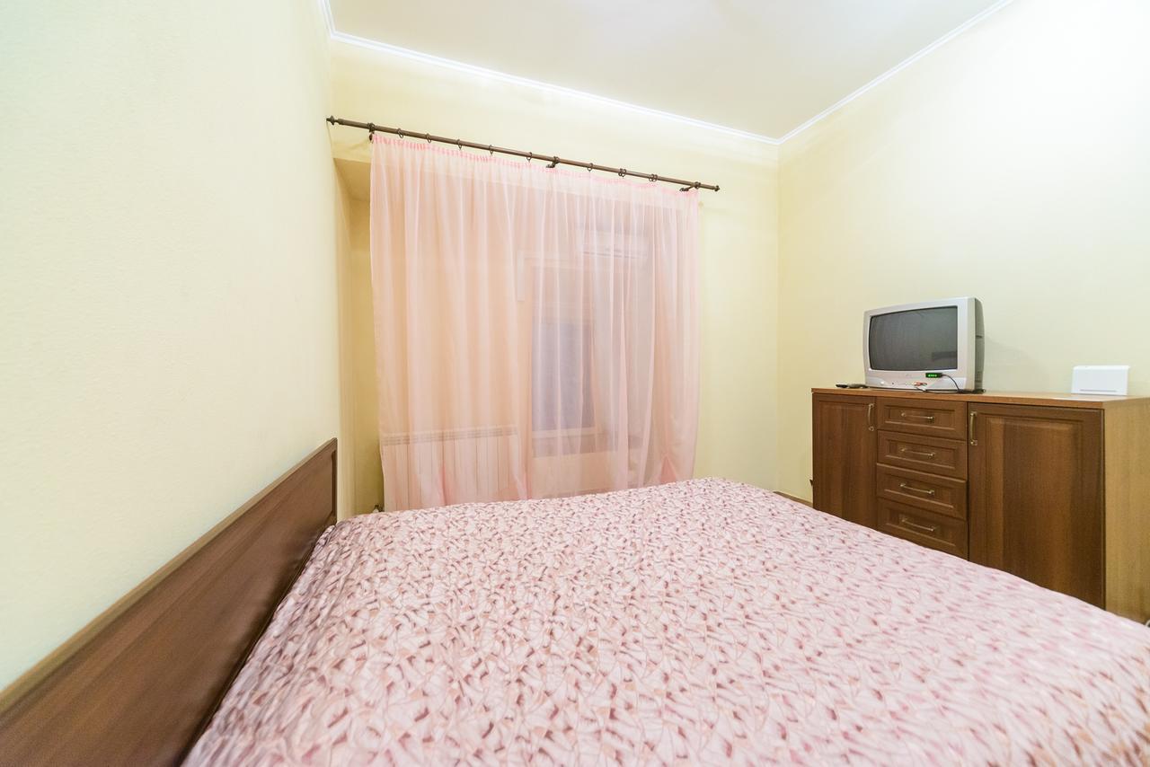Apartment At Malaya Zhytomyrska 5 Kiev Buitenkant foto